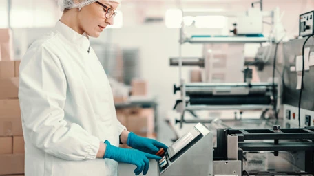 Forschungsbereich Lebensmittelverfahrenstechnik Forschungsbereich Lebensmittelverfahrenstechnik, Wissenschaftlerin im Labor