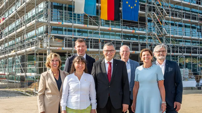 Topping-out ceremony for the TUM Center for Infection Prevention