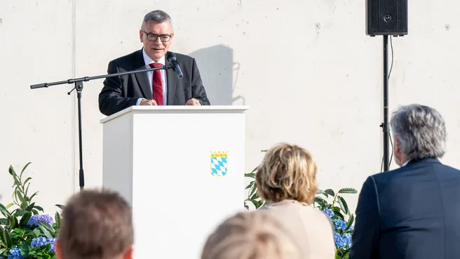 Head of the Bavarian State Chancellery Dr. Florian Herrmann at ZIP opening speech at Weihenstephan Campus.