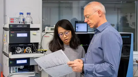 Prof. Bernhard Küster and his team work with a mass spectrometer, among other things.