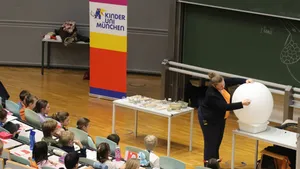 KinderUni München mit Prof. Julia Steinhoff-Wagner